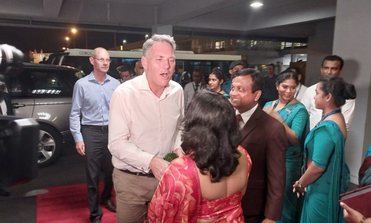 ඕස්ට්‍රේලියානු නියෝජ්‍ය අග්‍රාමාත්‍යවරයා දිවයිනට