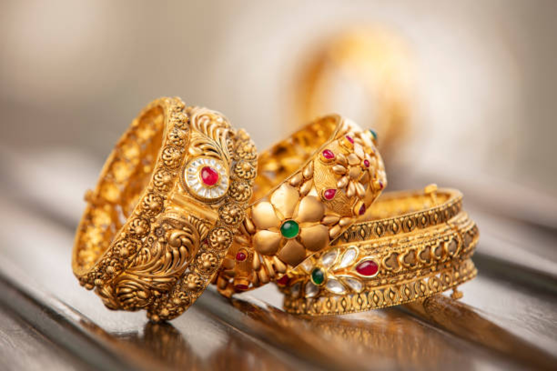 රාජ්‍ය බැංකුවක නිලධාරිනියන් 03ක් කෝටි 10ක සුපිරි ගේමක් ගහල මාට්ටු ...
