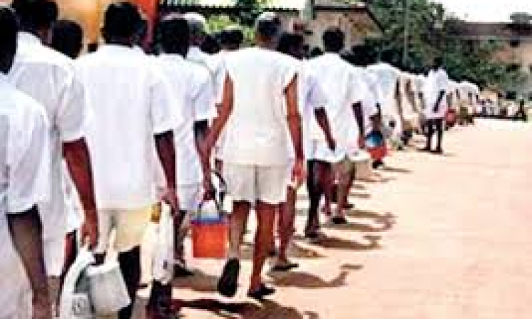 බන්ධනාගාර කොමසාරිස් ජනරාල් CIDයට  ගෙනත් ප්‍රශ්න කරයි-- ජනපති පොදු සමාව අනීතික ලෙස භාවිත කර ඇති බව විමර්ශනවලදී හෙළිවෙයි
