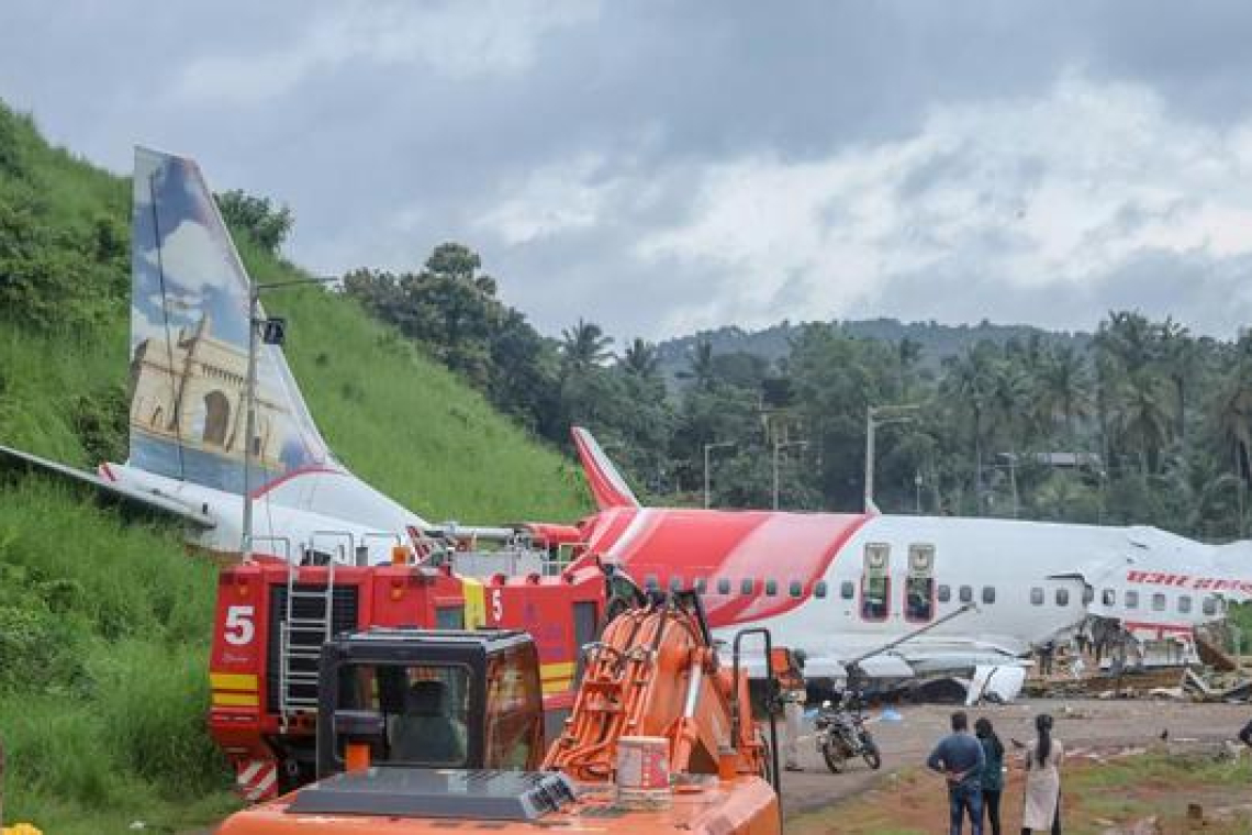 ඉන්දීය ගුවන් යානයක් කඩා වැටේ… 242ක් මරුට…