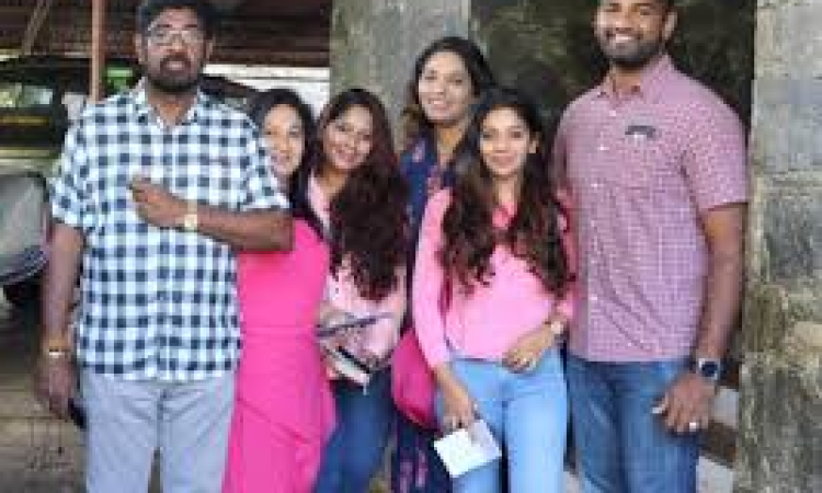 කළු සල්ලි සුදු කරලා: කෙහෙළියගේ පවුලටම අධිචෝදනා 