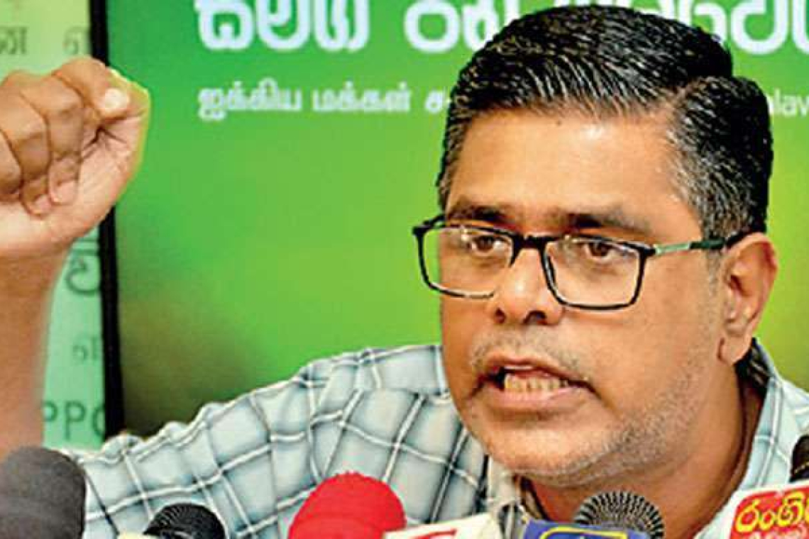 ජනපති කමිටු වාර්තාවේ කොටස් මුජිබර මැතිසභයට හෙළි කරයි.... රතු බහාලුම් තිස් හතක් නිකම්ම පිට කරලා... යවන තීරණය එන්නත් කලින් දෙකක් මුදා ඇරලා 