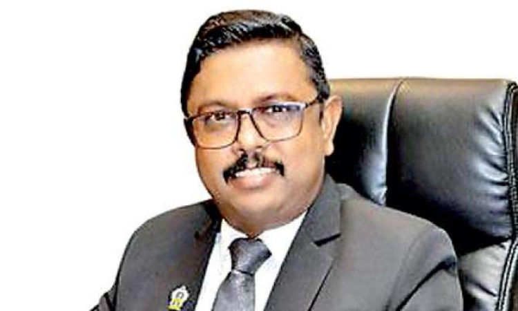 විද්‍යුත් විසා සිද්ධියට හිටපු ආගමන විගමන පාලක වරද පිළිගනී