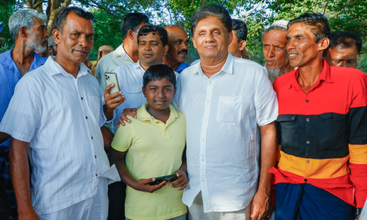 නිදහස් සෞඛ්‍ය යනු රජයේ රෝහලෙන් තුන්ඩු අරගෙන පෞද්ගලික බෙහෙත් ශාලාවෙන් බෙහෙත් ගැනීම නොවේ - සජිත්