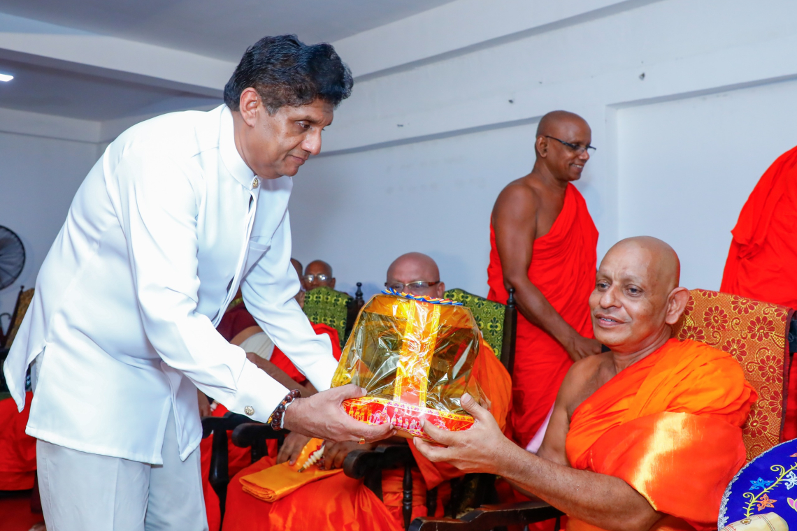 නිදහස් සෞඛ්ය යනු රජයේ රෝහලෙන් තුන්ඩු අරගෙන පෞද්ගලික බෙහෙත් ශාලාවෙන් බෙහෙත් ගැනීම නොවේ - සජිත්