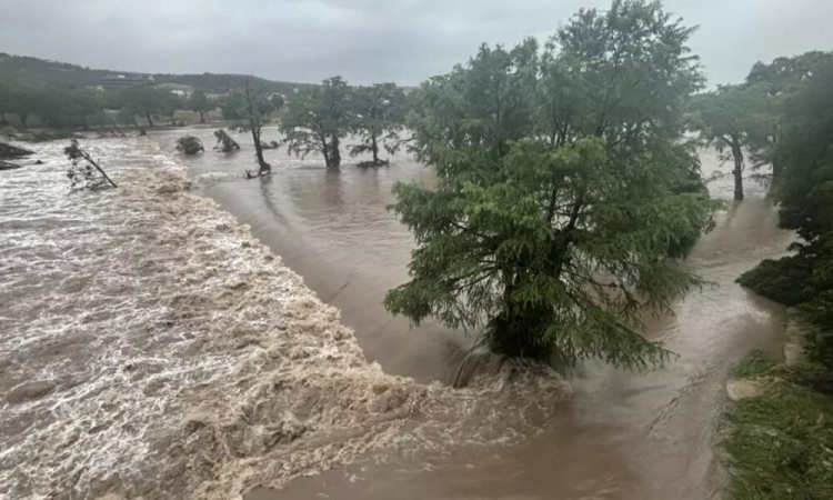 UPDATE--ටෙක්සාස් ගංවතුර හේතුවෙන් මියගිය සංඛ්‍යාව 53ක් දක්වා ඉහළට