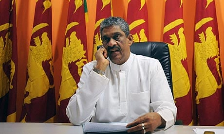 සරත් ෆොන්සේකා දිව දෙකෙන් කතා කරයි...පැවැති රජයන්ට වඩා මාලිමා රජය යහපත්ලු