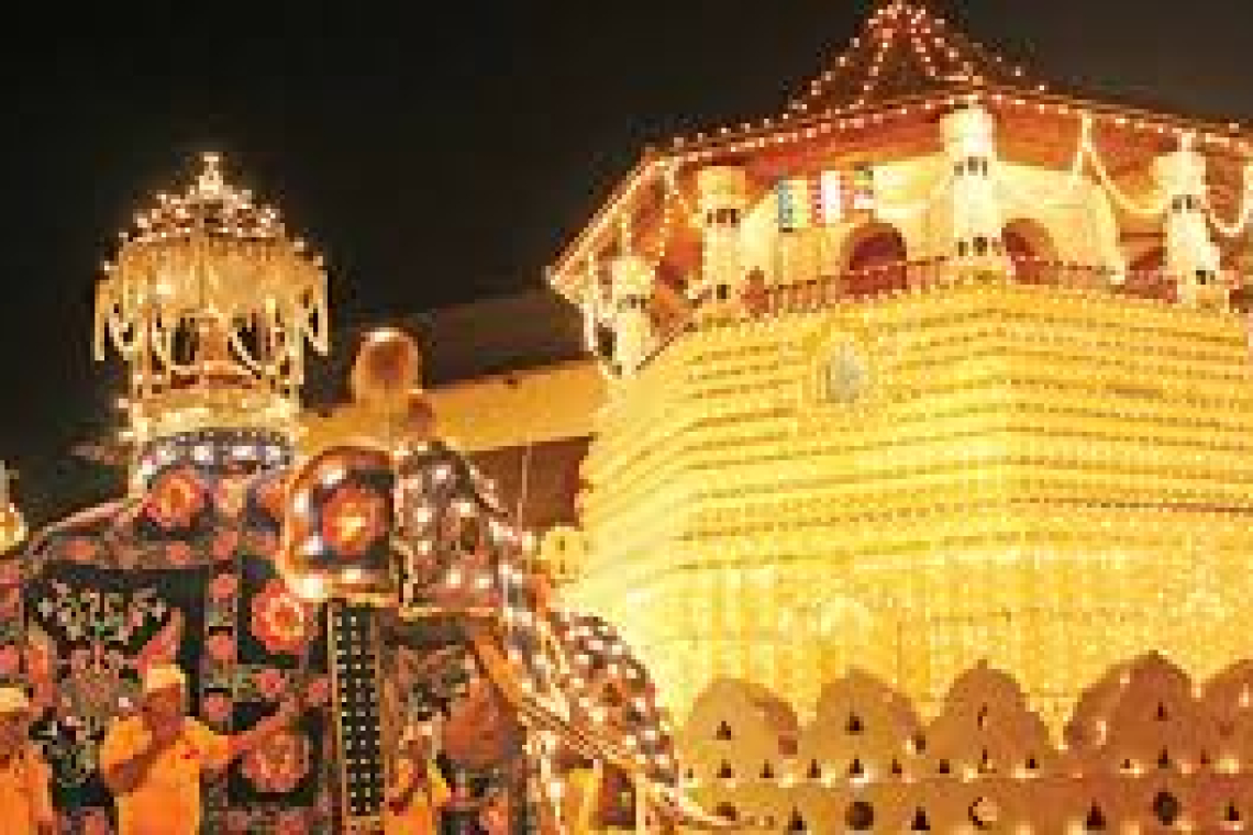 දළදා පෙරහරේ ආසන මඟඩියක්... පෙරහැර බලන්න ආසනයක් ලක්ෂයයි.. බිම් කඩක් කෝටියයි…