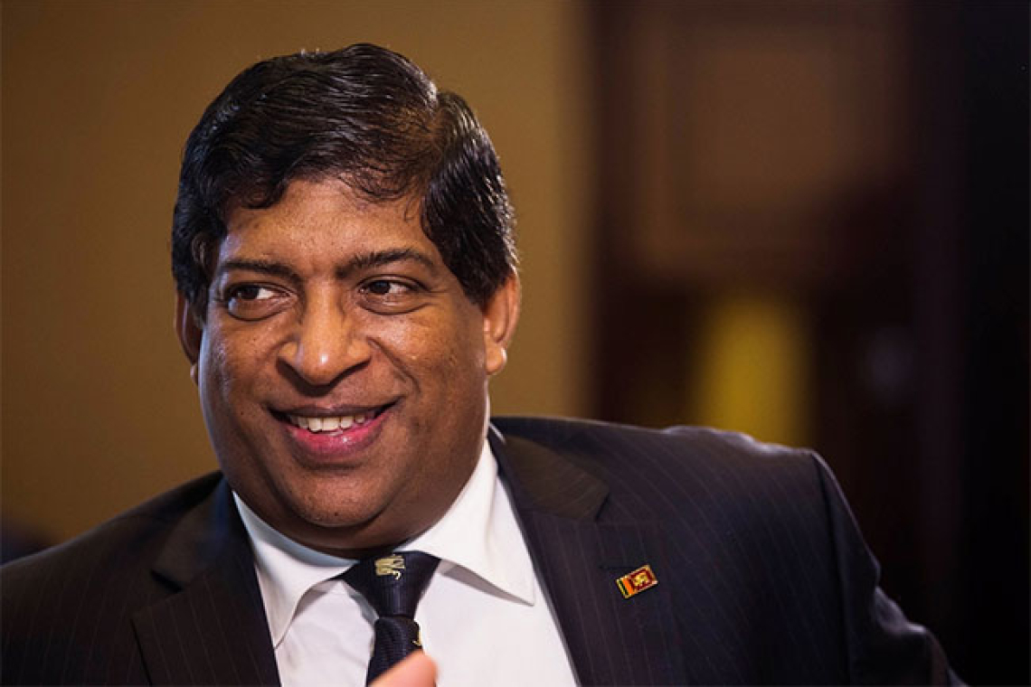 ඇමෙරිකාවත් අන්දන්න රවි සැරසෙයි...අමෙ­රි­කාව එක්ක නූල් සූත්ත­රෙන් වැඩ­කර සහන ගැනී­මට ක්‍රියා කළ යුතුයි කියයි 