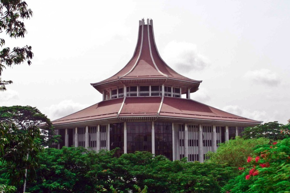 හිටපු ජනපතිවරුන්ගේ හිමිකම කැපීම ගැන දුක කියන්න පොහොට්ටුවේ  ලේකම් උසාවියයි...