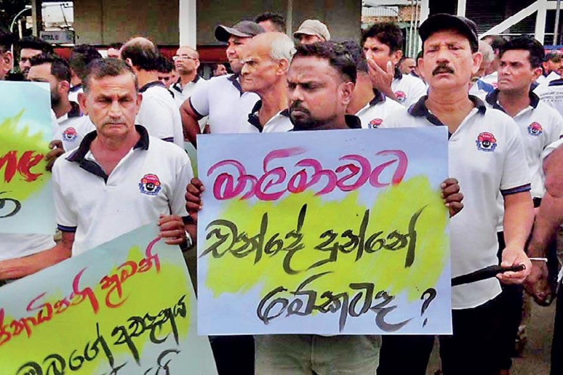 රනිල්ගේ නඩුව අරඹයි.. කොටුව මහේස්ත්‍රාත් අධිකරණය අසල උණුසුම් තත්වයක්