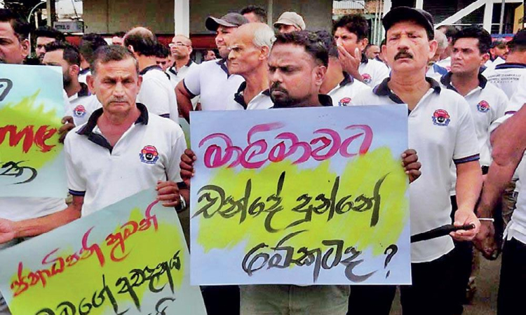 රනිල්ගේ නඩුව අරඹයි.. කදුලු ගෑස්, කැරලි මර්ධන කැදවයි…