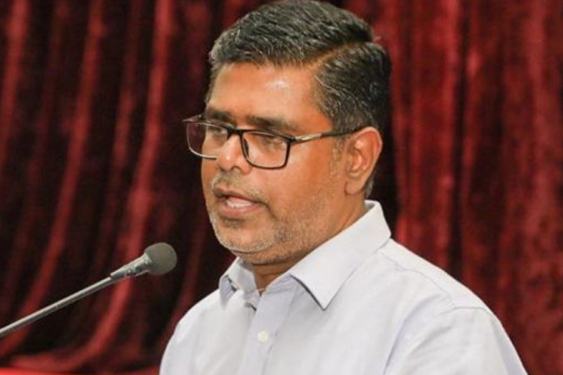 අලුත් රේගු ලොක්කා කන්ටේනර් හොරකමට ගෑවිලා’ – මුජිබර් රහුමාන් කියයි