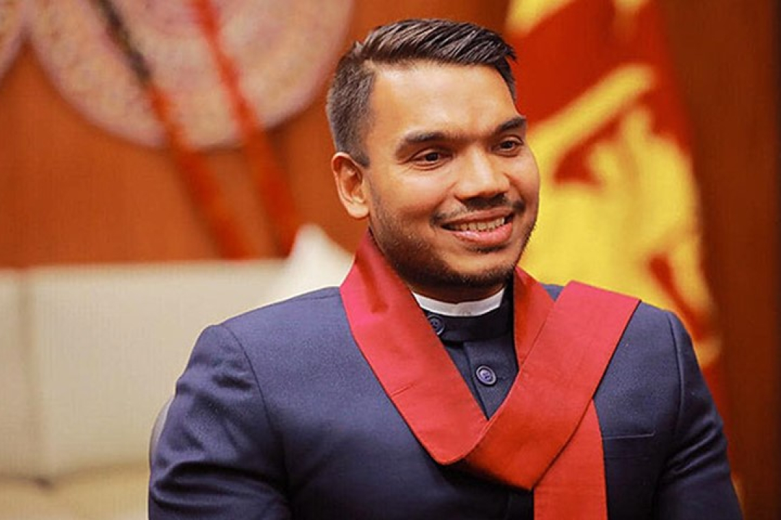 අපේ අත්වල ලේ නෑ – නාමල්