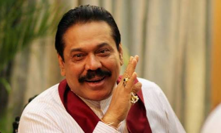  තංගල්ලට ගිය මහින්ද බලන්න තවමත් මිනිස්සු පෝලිමේ එයි
