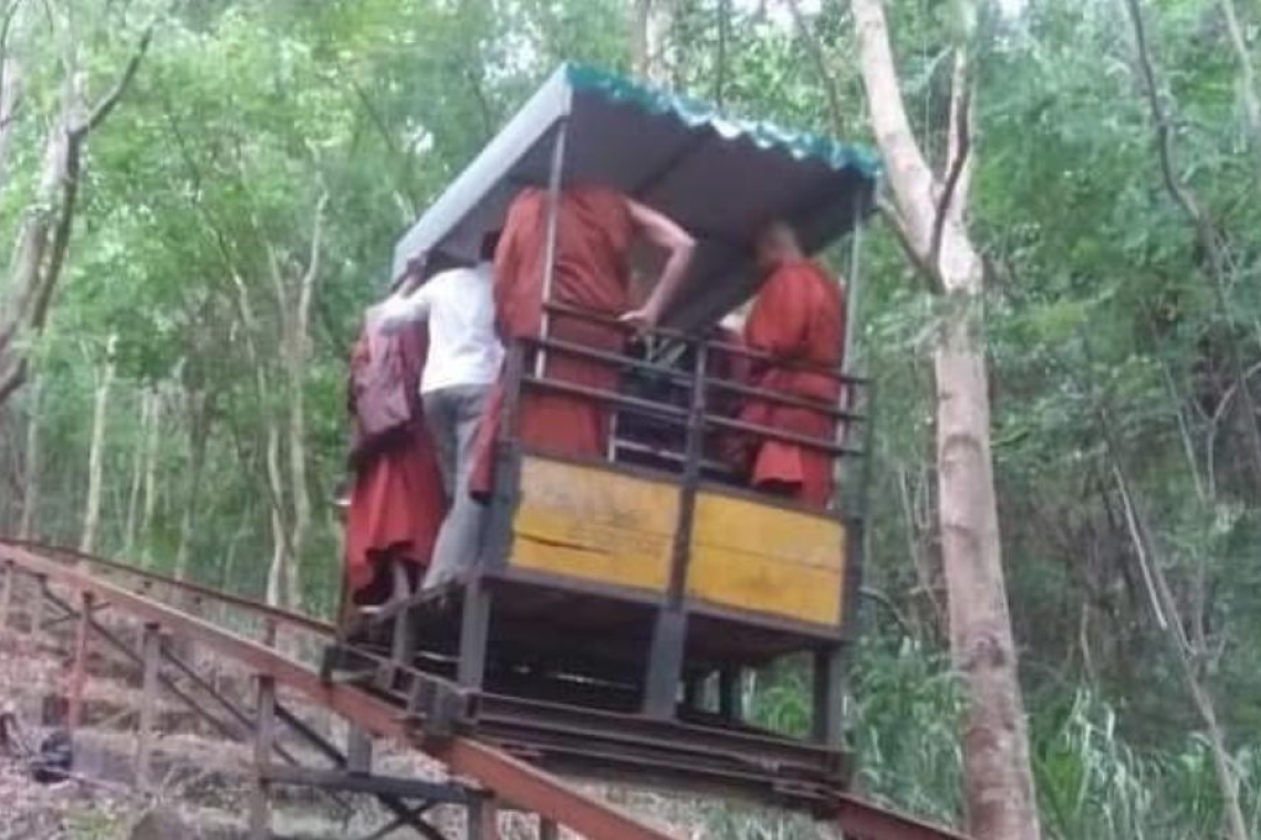 ඩක්කු අනතුරින් තුවාල ලැබූ නා උයන ආරණ්‍ය සේනාසනයේ තවත් හිමිනමක් අපවත් වෙයි          