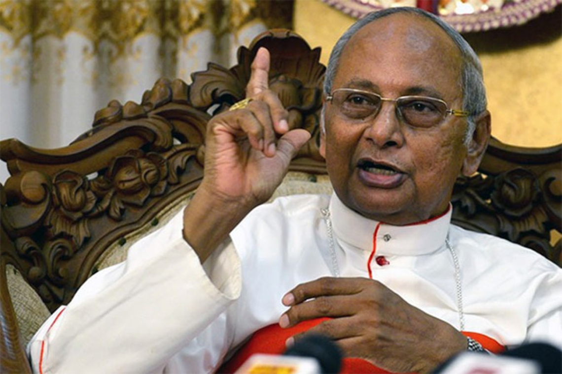 පාසල්වල කොන්ඩම් බෙදන්න හදනවා.. සමලිංගිකයො කසාද බැදල මොනව කරන්නද.. මොන පිස්සොද මේ..- අගරදගුරුට 