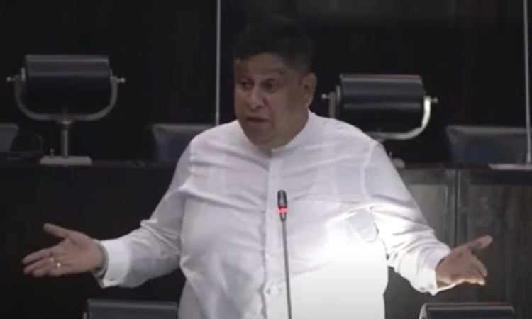 ඇමති ආනන්ද විජේපාල පොලිස් සේවයෙන් නෙරපූ අයෙක්…- චාමර සම්පත්