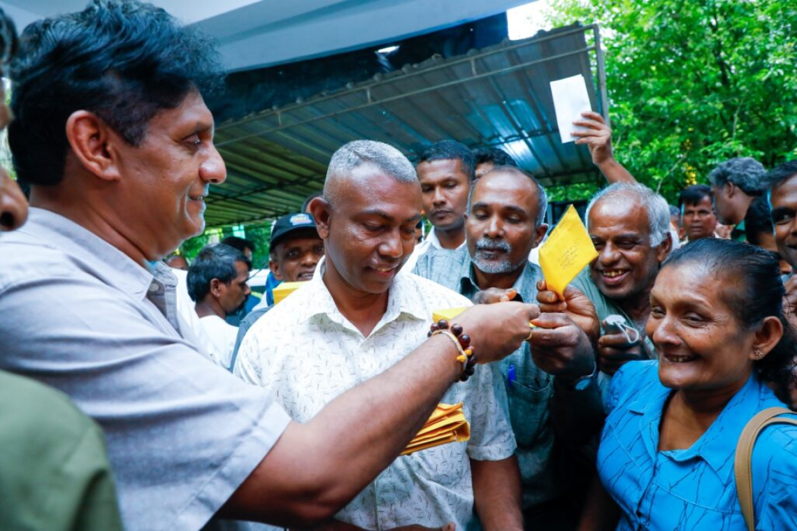 අද වන විට ජන ජීවිත කඩා වැටිලා-සජිත්