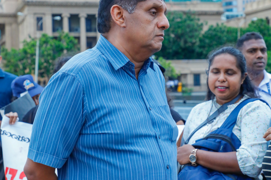 දැන්වත් රැවටීම නවතා ගුරු සංවර්ධන නිලධාරීන්ට පත්වීම් දෙන්න- සජිත්