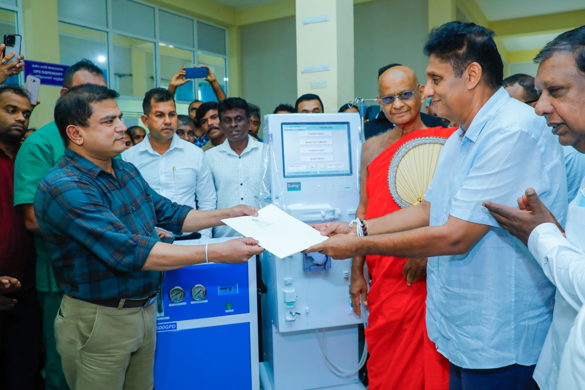 නතර වේ යැයි සිතුවත් වත්මන් රජය යටතේද බාල බෙහෙත් මාෆියාව ක්‍රියාත්මක වෙනවා--විපක්ෂ නායක සජිත් ප්‍රේමදාස මහියංගනය මූලික රෝහලට සෞඛ්‍ය උපකරණ ලබාදෙමින් කියයි