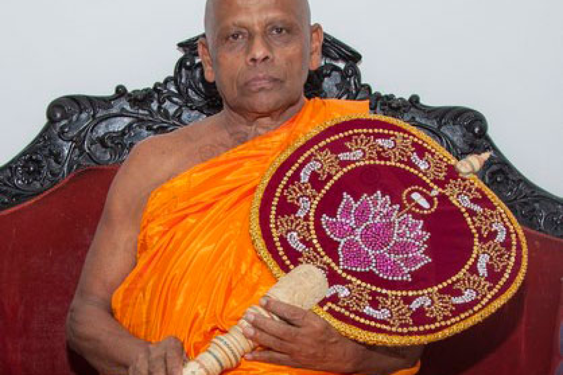 අපි මේවා දන්නෙත් නෑ. දැක්කෙත් නෑ – මුන් රට කනවා – මේවට ඉඩ දෙන්න හොඳ නෑ – අස්ගිරි පාර්ශවයේ මහානායක අතිපූජ්‍ය වරකාගොඩ ශ්‍රී ඥානරතන නාහිමි