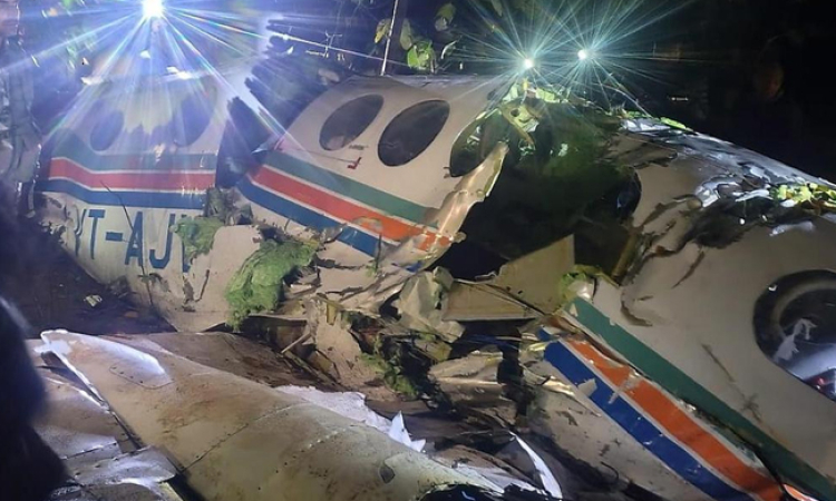 ඉන්දියාවේ ඝන වනාන්තර ප්‍රදේශයකට ගුවන් යානයක් කඩා වැටීමෙන් 7ක් මරුට