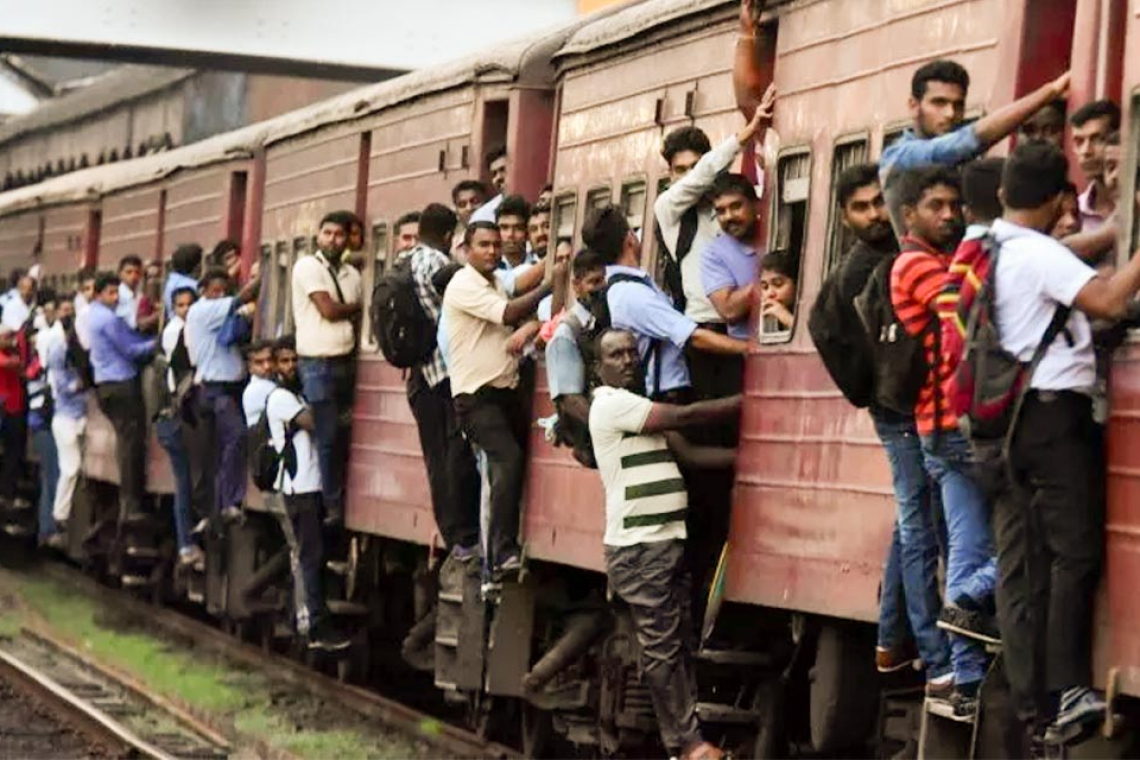 නිවාඩු දිනයක් වුවත් පොදු ප්‍රවාහනයේ අධික මගීන් 