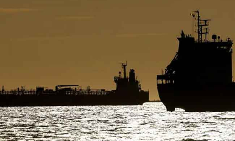 ඉරාන තෙල්වලට පැනවූ සම්බාධක ඉවත් කිරීමට අමෙරිකාව සැරසෙයි?