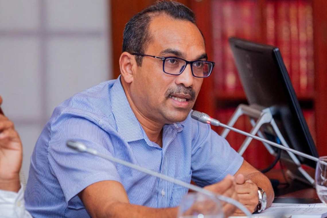 බාල ගල් අඟුරු ගෙනා බව අමාත්‍ය බිමල් පිළිගනියි ; 'අපි කිව්ව දේ ආණ්ඩුව ඇහුවෙ නෑ'- නාමල් කියයි