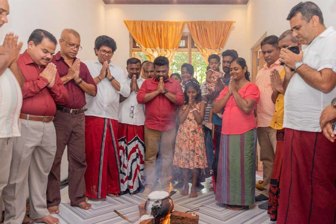 රජයේ වන්දි යටතේ යළි ඉදිකෙරුණු නව නිවසක ජනපති අලුත් අවුරුදු සමරයි