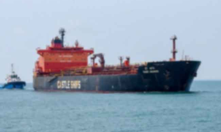 මැදපෙරදිග යුද ගැටුම් ආරම්භ වීමෙන් පසුව එන පළමු බොරතෙල් නැව අද දිවයිනට