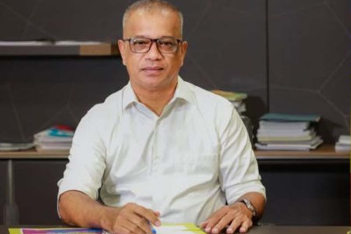 බිලියන 10ක වන්දියක් ඉල්ලා අමාත්‍ය ලාල් කාන්තගෙන් පෞද්ගලික නාලිකාවකට එන්තරවාසියක්