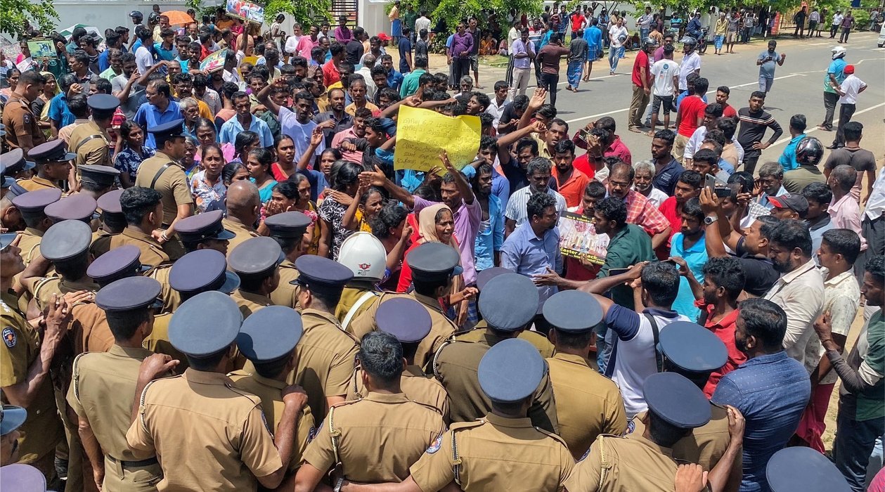 Protest by farmers ahead of president Ranil.max 1400x700